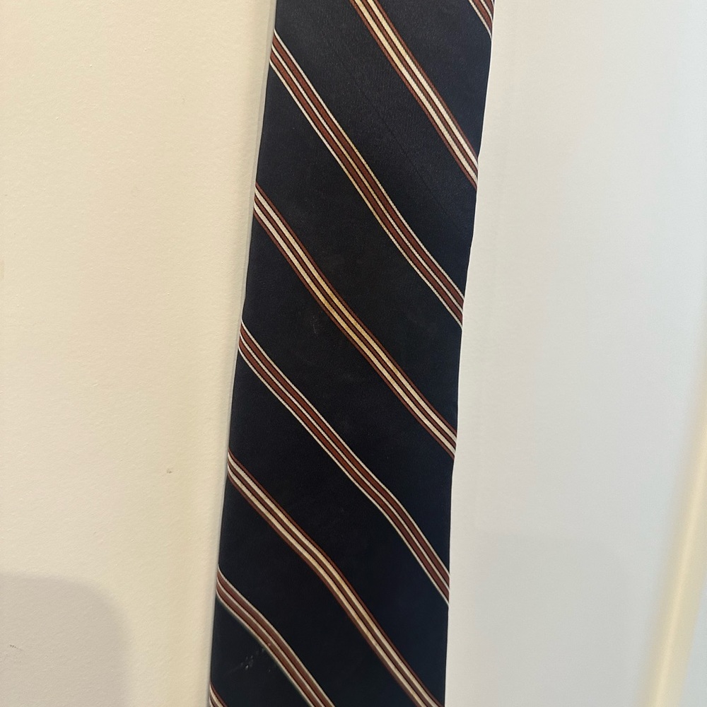 New Never Used, 100% silk Italian Tie by Damon